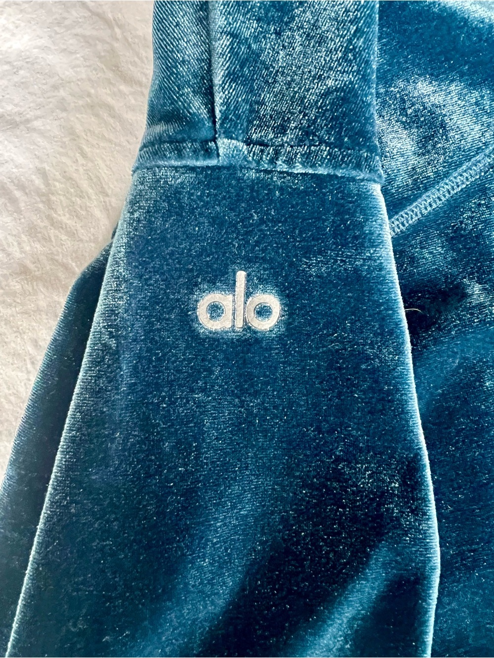 Women’s ALO Yoga Cropped Teal Velvet Hoodie